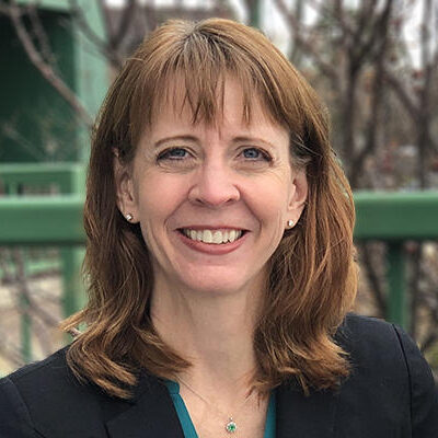 Headshot of Cindy Edwards